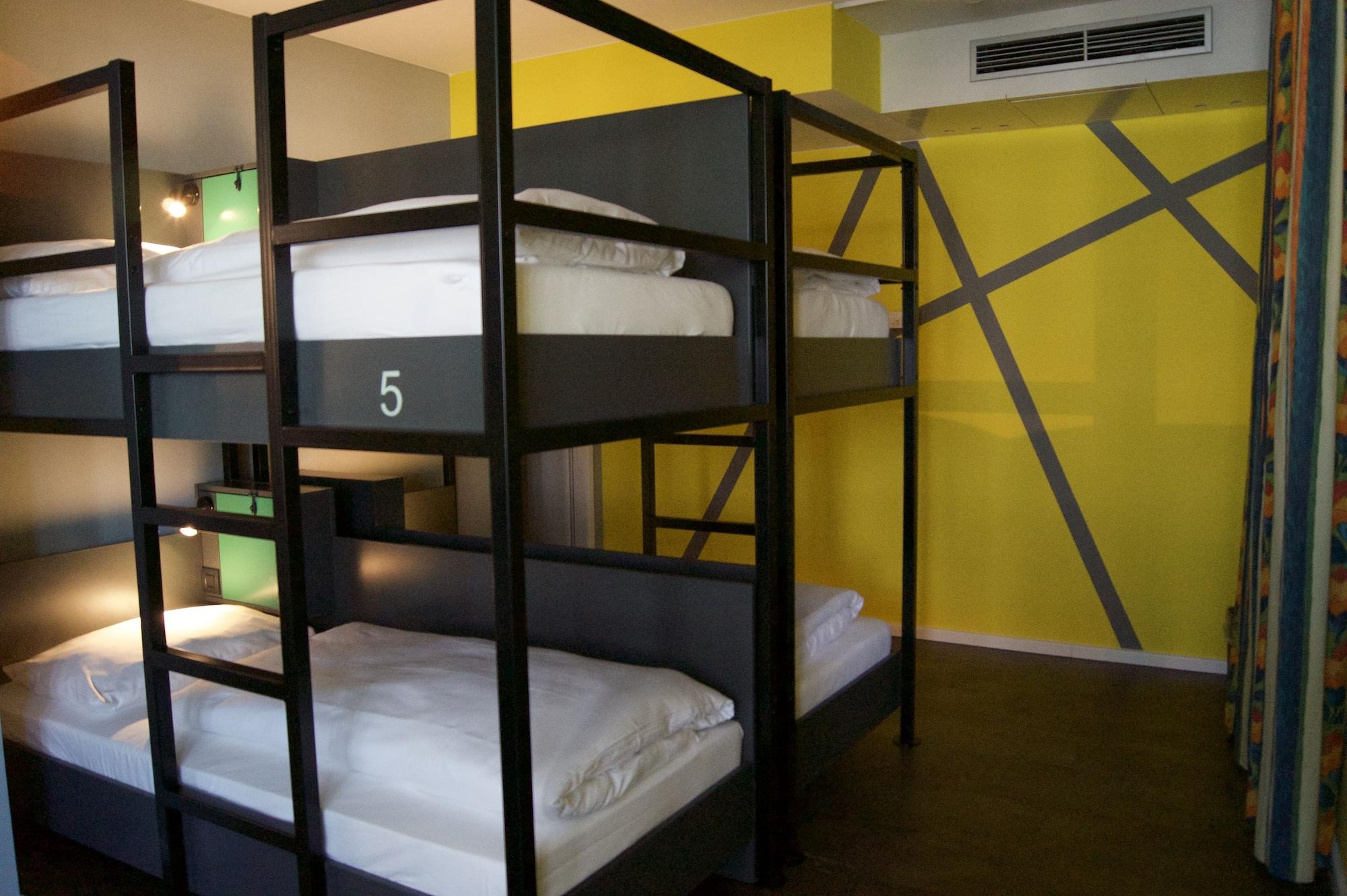 Hostel Grand Urban *